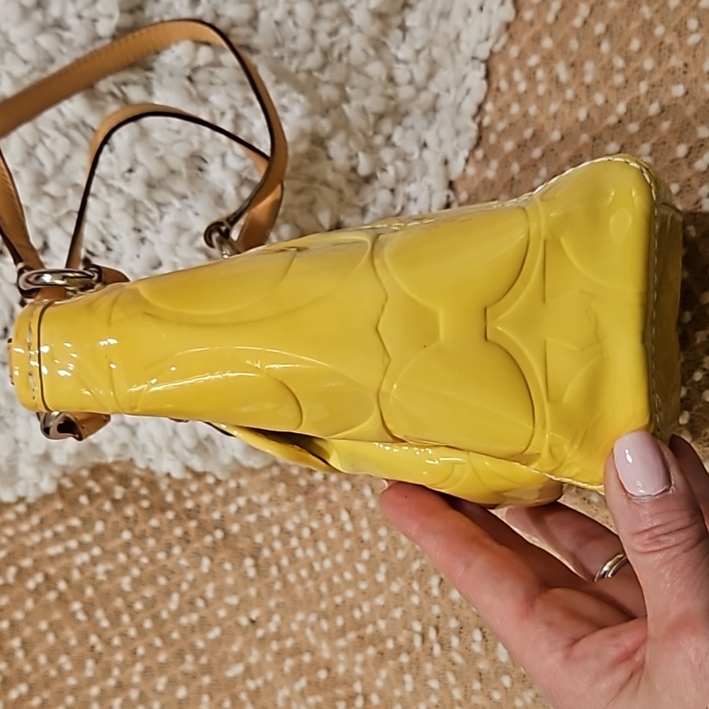 Coach Handbag - Picture 3 of 16